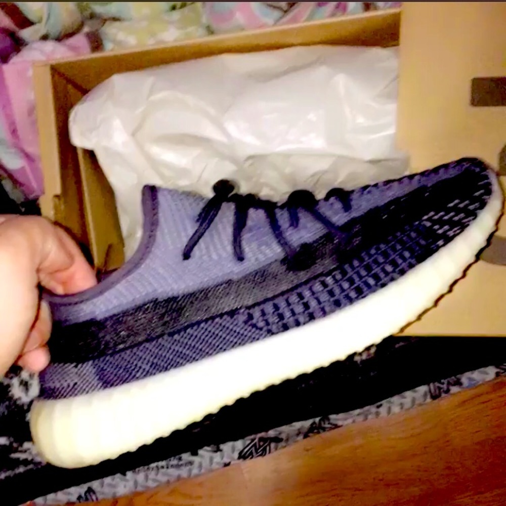 Yeezy Carbon 350 authentic size 10.5